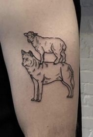 男生大臂上黑色简单抽象线条小动物羊和狼纹身图片