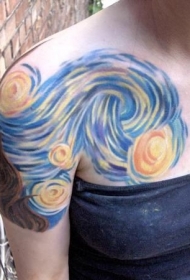 女人半甲部彩色漩涡纹身图案