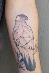 黑色手臂简单线条纹身动物鸟纹身轮廓山峰和树纹身图片