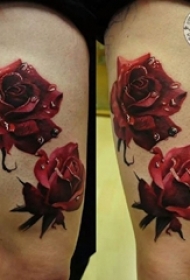 女生大腿上彩绘水彩3d唯美红玫瑰纹身图片