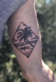 男生手臂上黑灰点刺几何简单线条植物椰树风景纹身图片