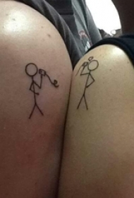 情侣肩部黑色几何简单线条卡通火柴人纹身图片