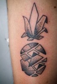 欧美小腿纹身 男生小腿上黑色几何菠萝纹身图片