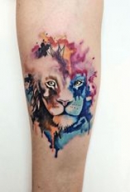 狮子头纹身图片 女生手臂上彩色泼墨纹身狮子头纹身图片