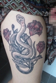 女生大腿彩绘素描创意个性蛇纹身图片