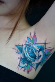 手臂漂亮精巧的玫瑰花纹身图案