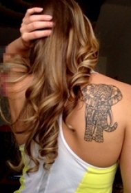 女生肩部黑色几何线条小动物大象纹身图片