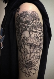 花朵纹身 男生手臂上简单线条纹身花朵图片