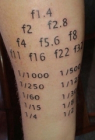 纹身数字设计 男生手臂上黑色的数字纹身图片
