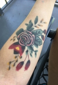 文艺花朵纹身 女生手臂上小清新文艺纹身花朵图案