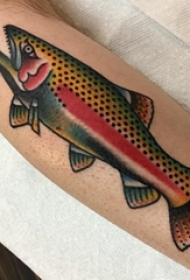 纹身招财鱼 男生手臂上彩绘纹身招财鱼图片
