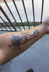 纹身指南针 男生手臂上欧美船锚纹身指南针图片