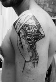 纹身骷髅头 男生手臂上骷髅纹身图案