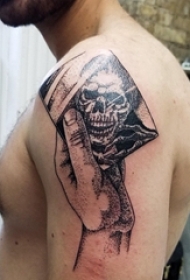 纹身骷髅头 男生手臂上素描纹身骷髅纹身图案