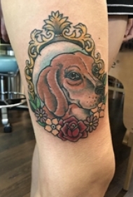 小狗纹身图片 女生大腿上花朵和狗纹身图片