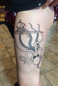 纹身腿部 男生大腿上帆船和章鱼纹身图片