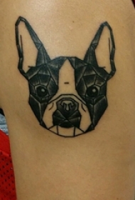 小狗纹身图片 男生大臂上黑色的小狗纹身图片