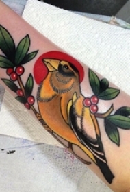 鸟纹身 女生手臂上鸟纹身花朵纹身图片