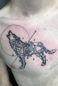 纹身胸部男 男生胸部圆形和狼纹身图片