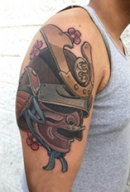 武士樱花纹身 男生大臂上樱花和武士纹身图片