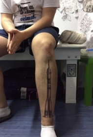 小腿对称纹身 男生小腿上黑灰的火箭纹身图片