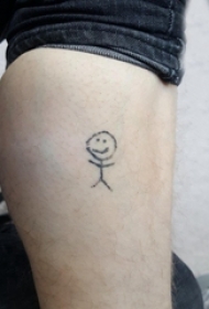 小腿对称纹身 男生小腿上黑色的卡通人物纹身图片