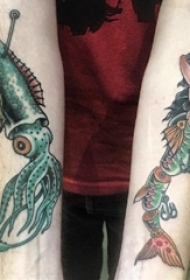 手臂纹身素材 男生手臂上鱿鱼和人鱼纹身图片