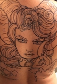 女生人物纹身图片 女生背部简单线条纹身人物纹身图片