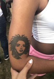 人物纹身图片 女生手臂上人物肖像纹身图片
