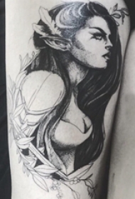 纹身腿部 女生大腿上植物和人物肖像纹身图片