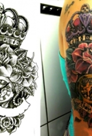 纹身皇冠简单 女生手臂上皇冠图腾纹身图片