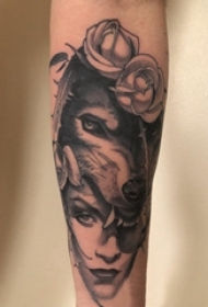 狼纹身 女生手臂上女生人物纹身图案
