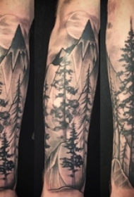 小山峰纹身 男生手臂上树纹身图片