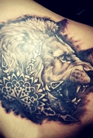 狮子头纹身 男生背部狮子头纹身图片