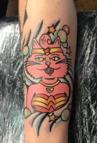 纹身卡通 女生小腿上彩色的猫咪纹身图片