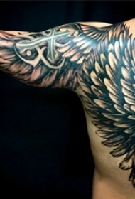 天使翅膀纹身素材 男生背部天使翅膀纹身图案