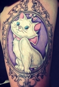 小动物纹身 女生大腿上彩色的猫咪纹身图片