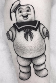 纹身卡通 女生小腿上黑色的卡通雪人纹身图片
