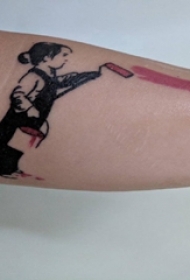 纹身卡通人物 男生手臂上线条和人物纹身图片