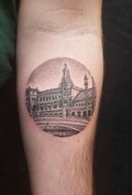 建筑物纹身 男生手臂上黑色的建筑纹身图片