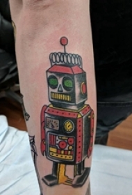 手臂纹身素材 男生手臂上彩色的机器人纹身图片