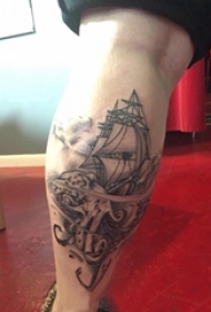 欧美小腿纹身 男生小腿上章鱼和帆船纹身图片