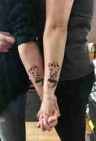 幽灵纹身图案 情侣手臂上黑色的幽灵纹身图片