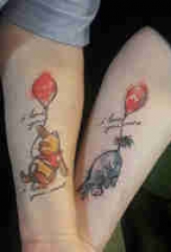 纹身卡通 情侣手臂上英文和卡通纹身图片