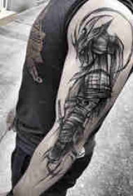 武士纹身 男生手臂上霸气的武士纹身图片