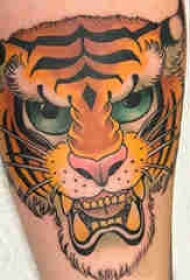 小动物纹身 男生小腿上彩色的老虎纹身图片