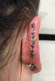 小清新植物纹身 女生耳朵上彩色的植物纹身图片