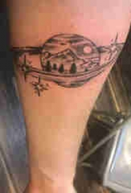 手臂纹身素材 男生手臂上风景和星球纹身图片