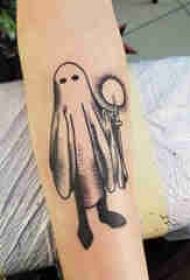 点刺纹身技巧 男生手臂上黑色的幽灵纹身图片