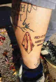欧美小腿纹身 男生小腿上彩色的幽灵纹身图片